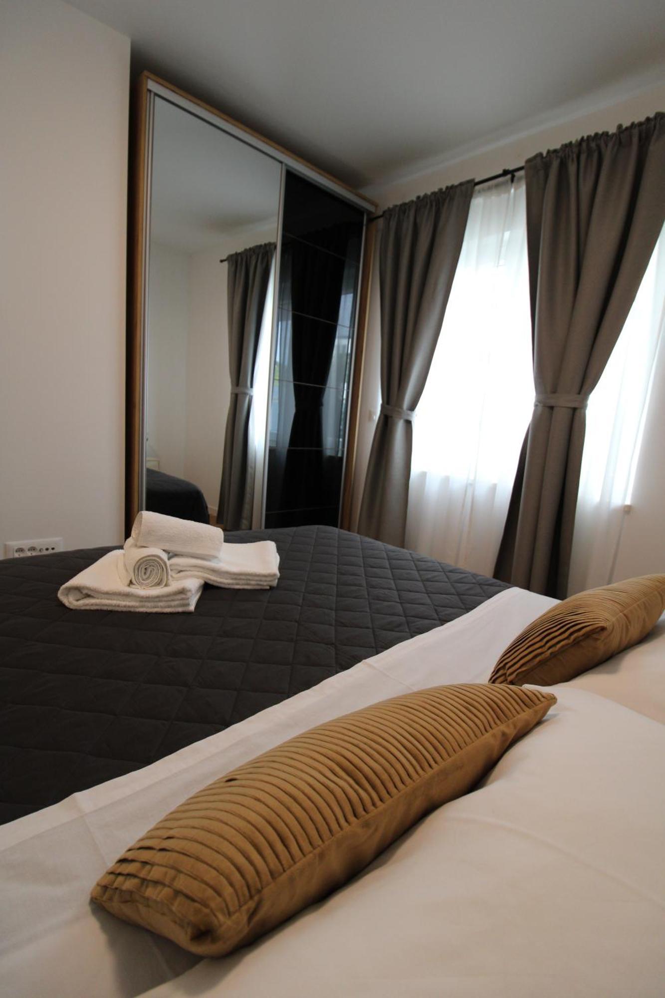 New! Jolie In - With Free Parking And Terrace! *
