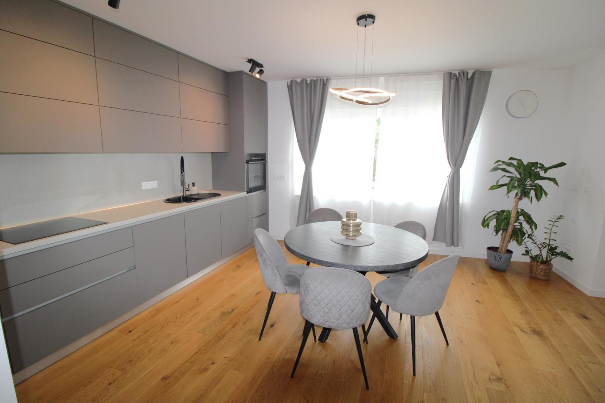 New! Jolie In - With Free Parking And Terrace!