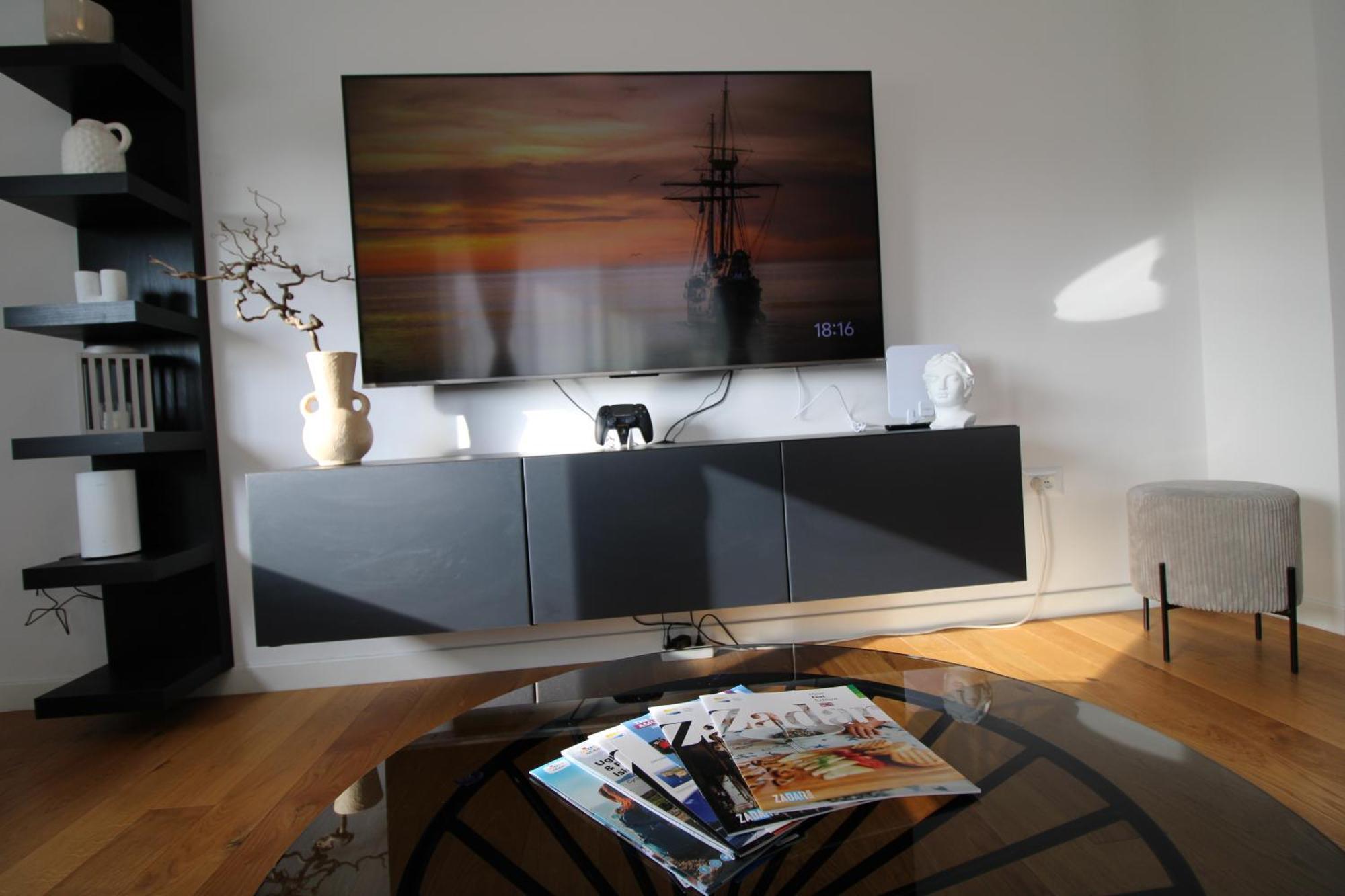 New! Jolie In - With Free Parking And Terrace! *