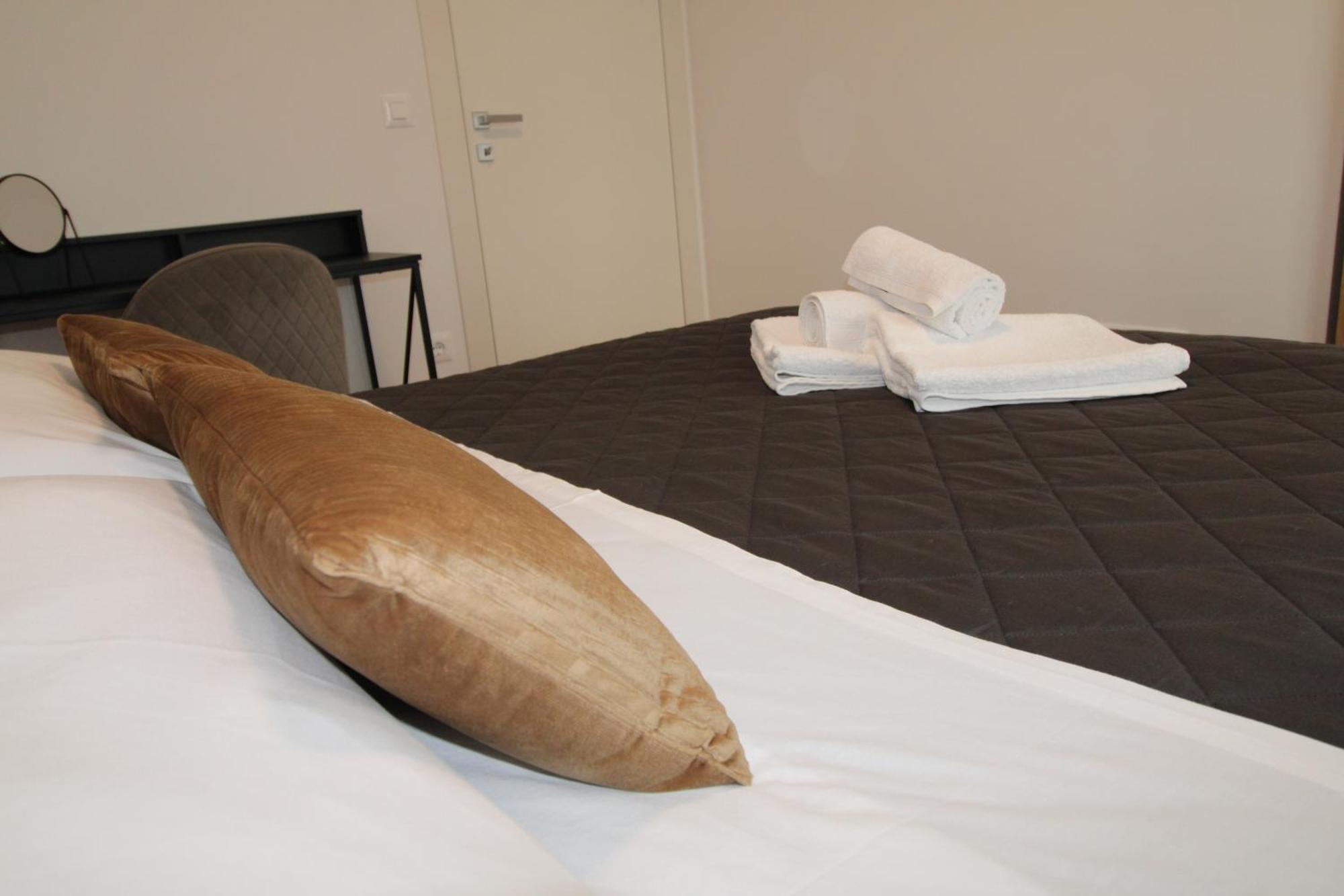 New! Jolie In - With Free Parking And Terrace!
