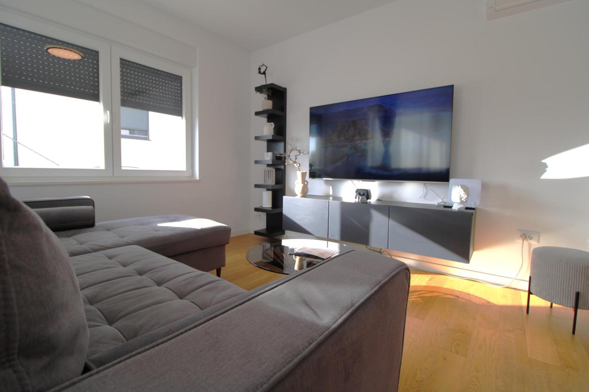 New! Jolie In - With Free Parking And Terrace! Apartment