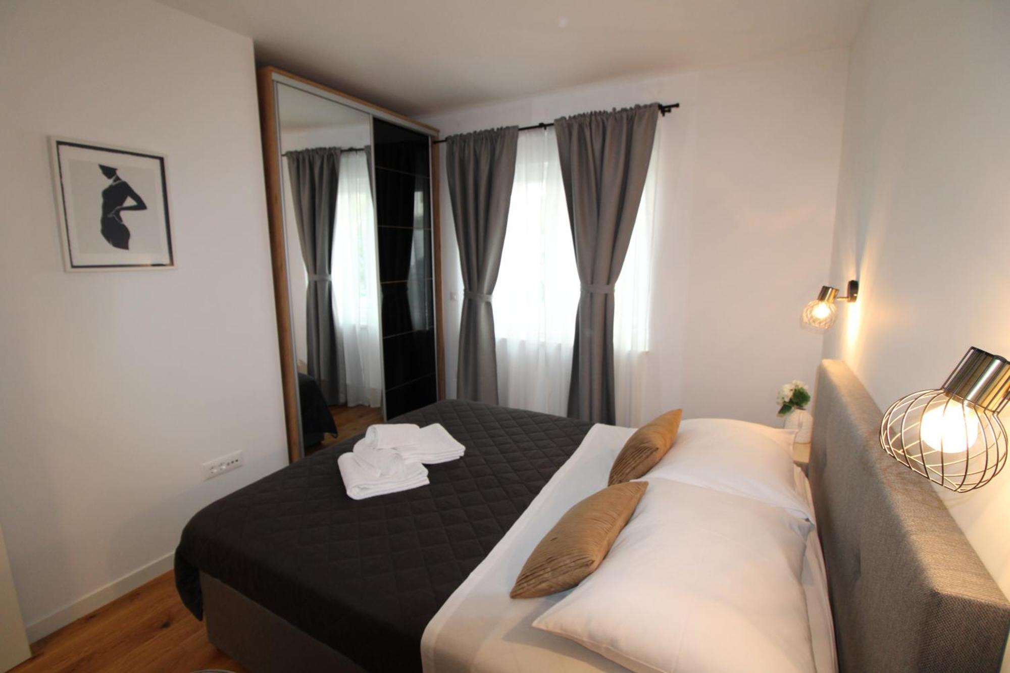 New! Jolie In - With Free Parking And Terrace!