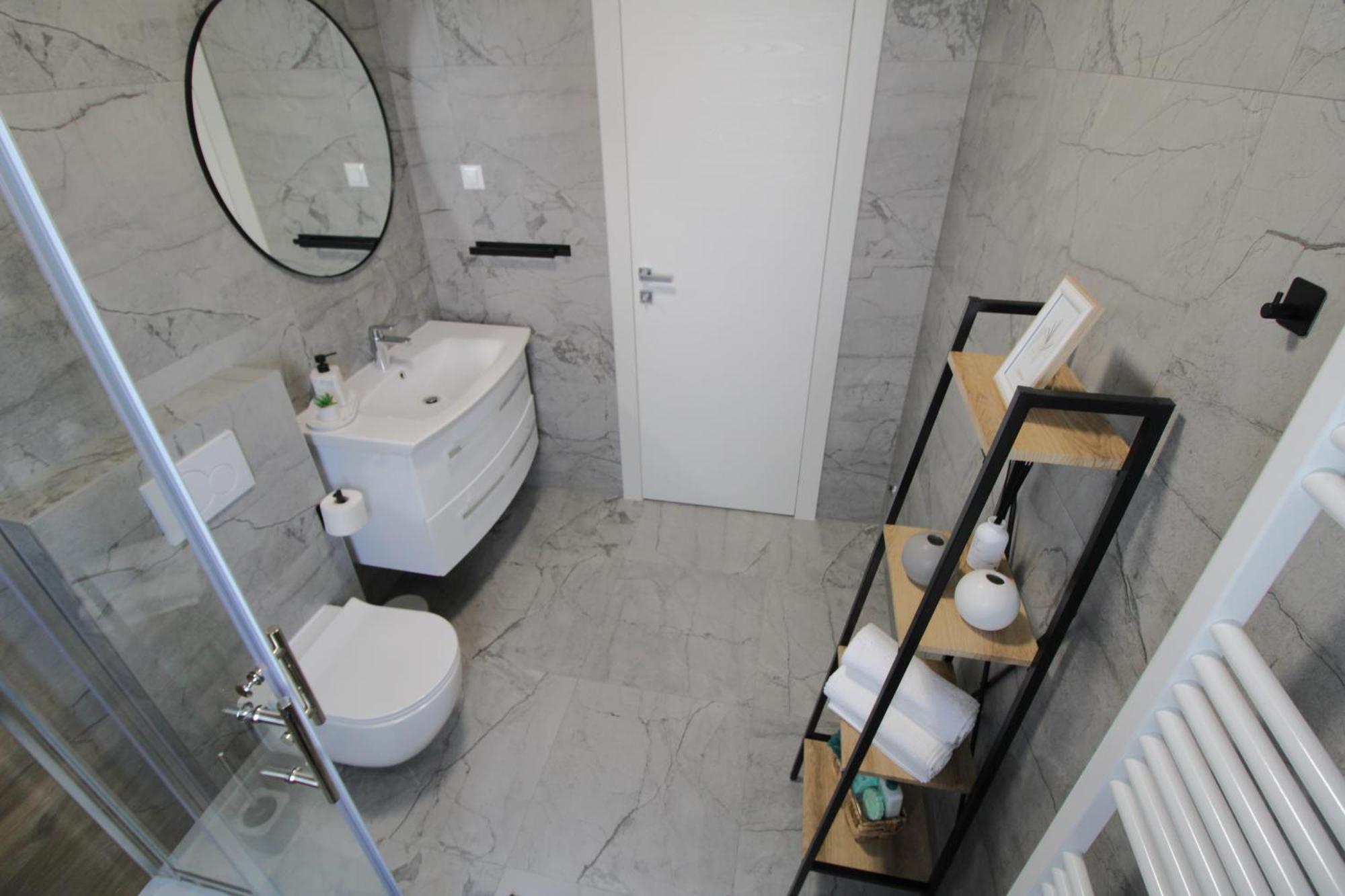 New! Jolie In - With Free Parking And Terrace! Apartment